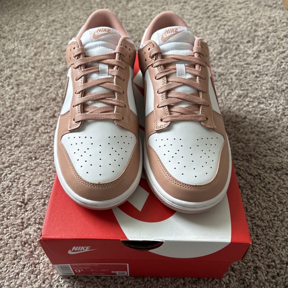 Nike Women's Sneakers in White and Pink